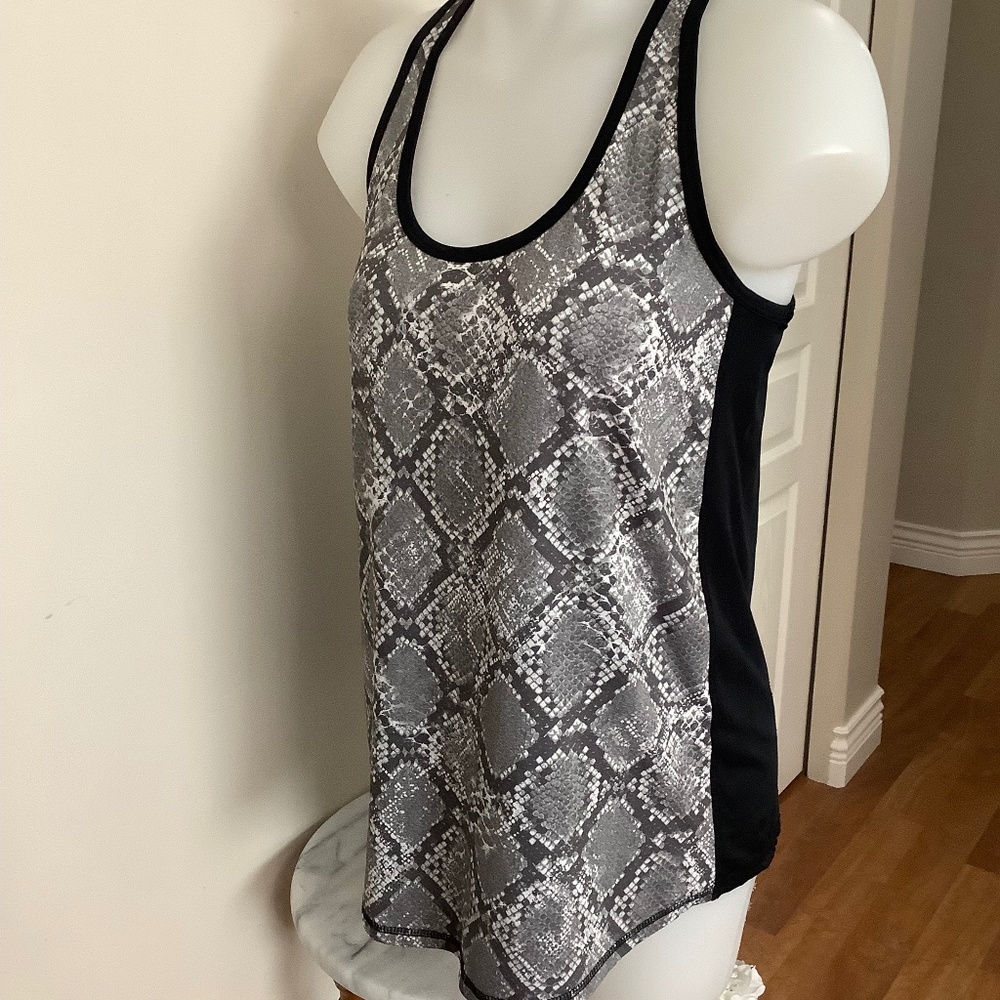 Joe Fresh Cutout back print tank S/M 34/35 bust